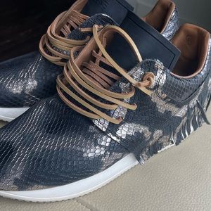 Women’s Esseutesse fringe sneaker